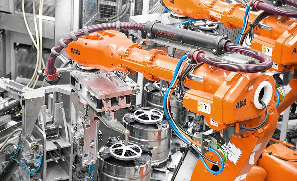 Robots with Becker dress packs — Clinching application
